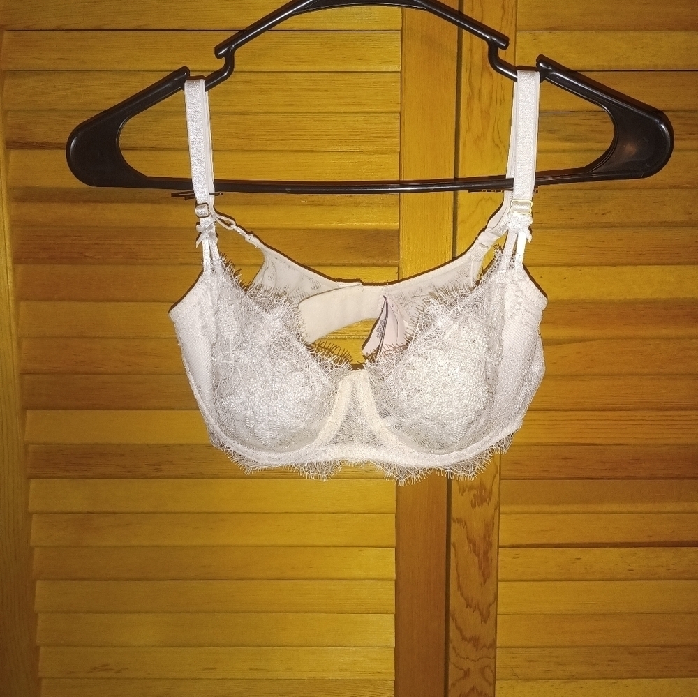 Victoria's Secret Dream Angels Bra size 34D White/Ivory RN 54867